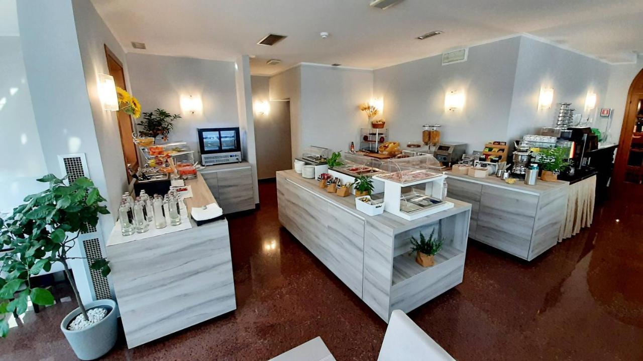 Hotel&Wellness Fra I Pini Lignano Sabbiadoro Eksteriør bilde