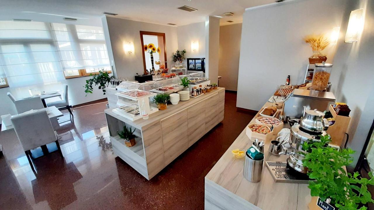 Hotel&Wellness Fra I Pini Lignano Sabbiadoro Eksteriør bilde
