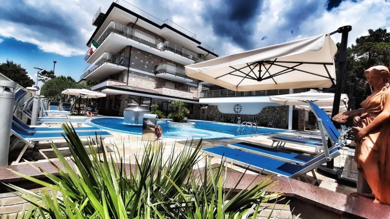 Hotel&Wellness Fra I Pini Lignano Sabbiadoro Eksteriør bilde